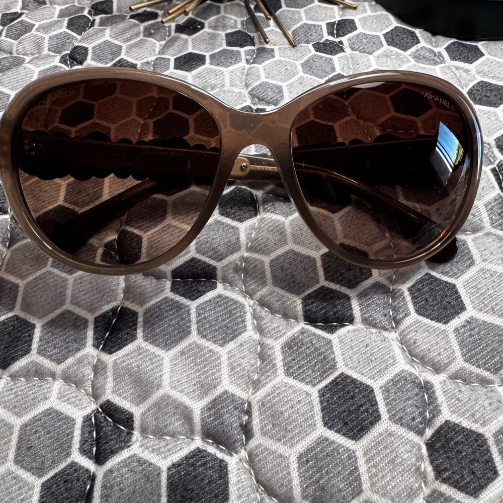 Authentic Chanel brown sunglasses - Picture 8 of 9